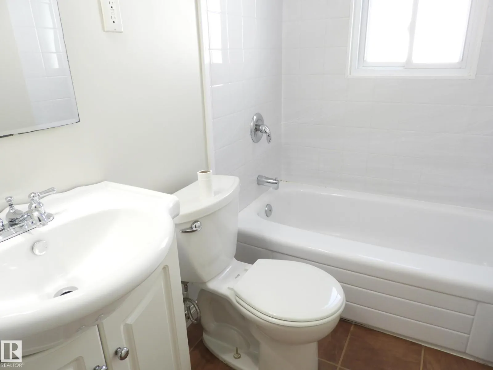 12038 89 ST NW