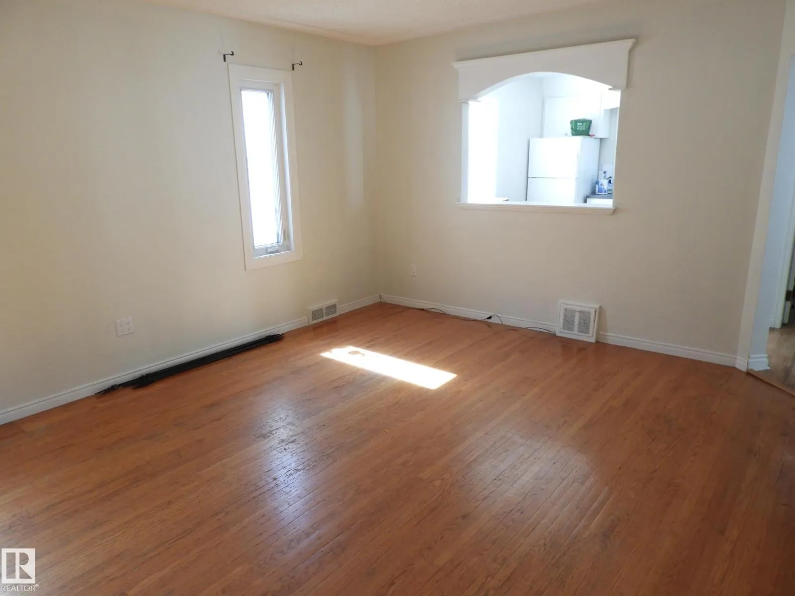 12038 89 ST NW