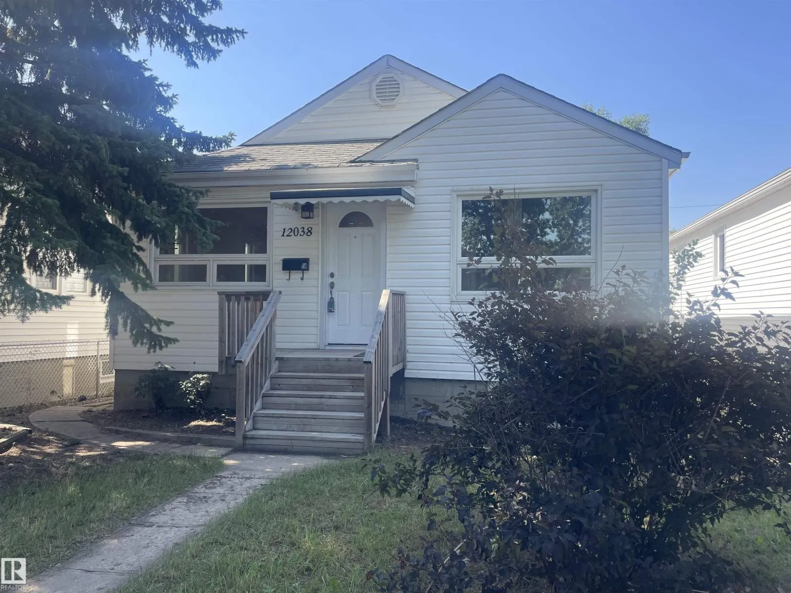 12038 89 ST NW