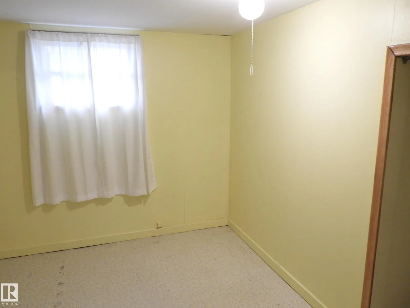 12038 89 ST NW