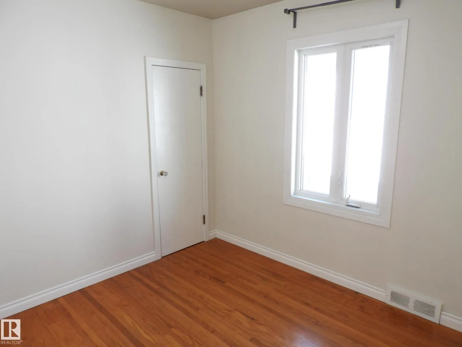12038 89 ST NW