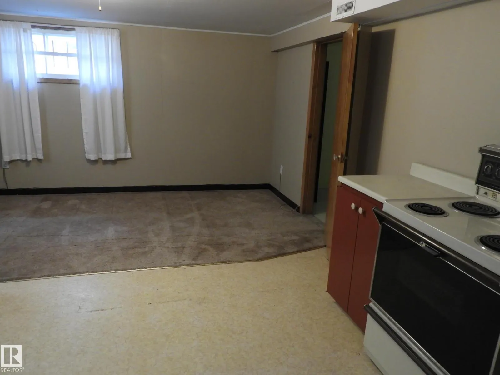 12038 89 ST NW