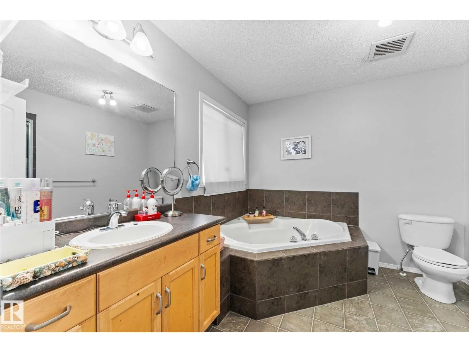45 LAMPLIGHT DR