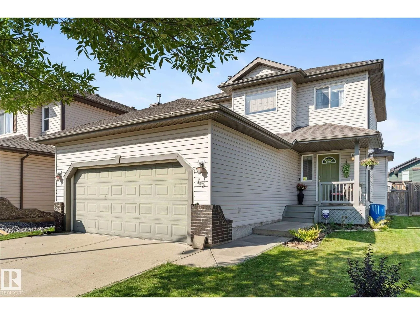 45 LAMPLIGHT DR