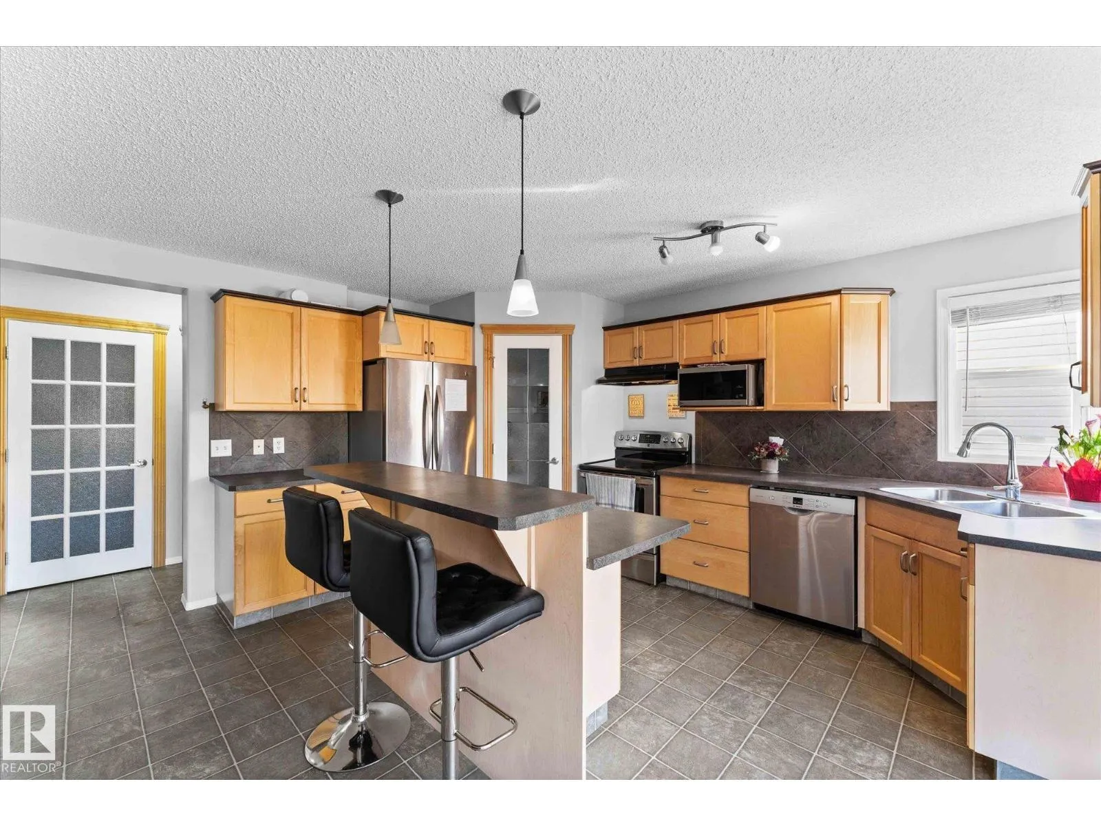 45 LAMPLIGHT DR