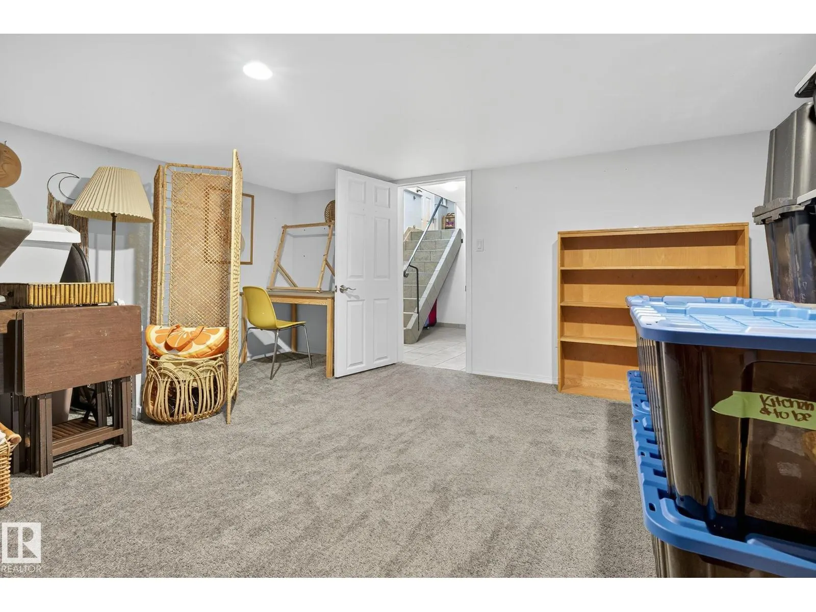 9427 74 ST NW