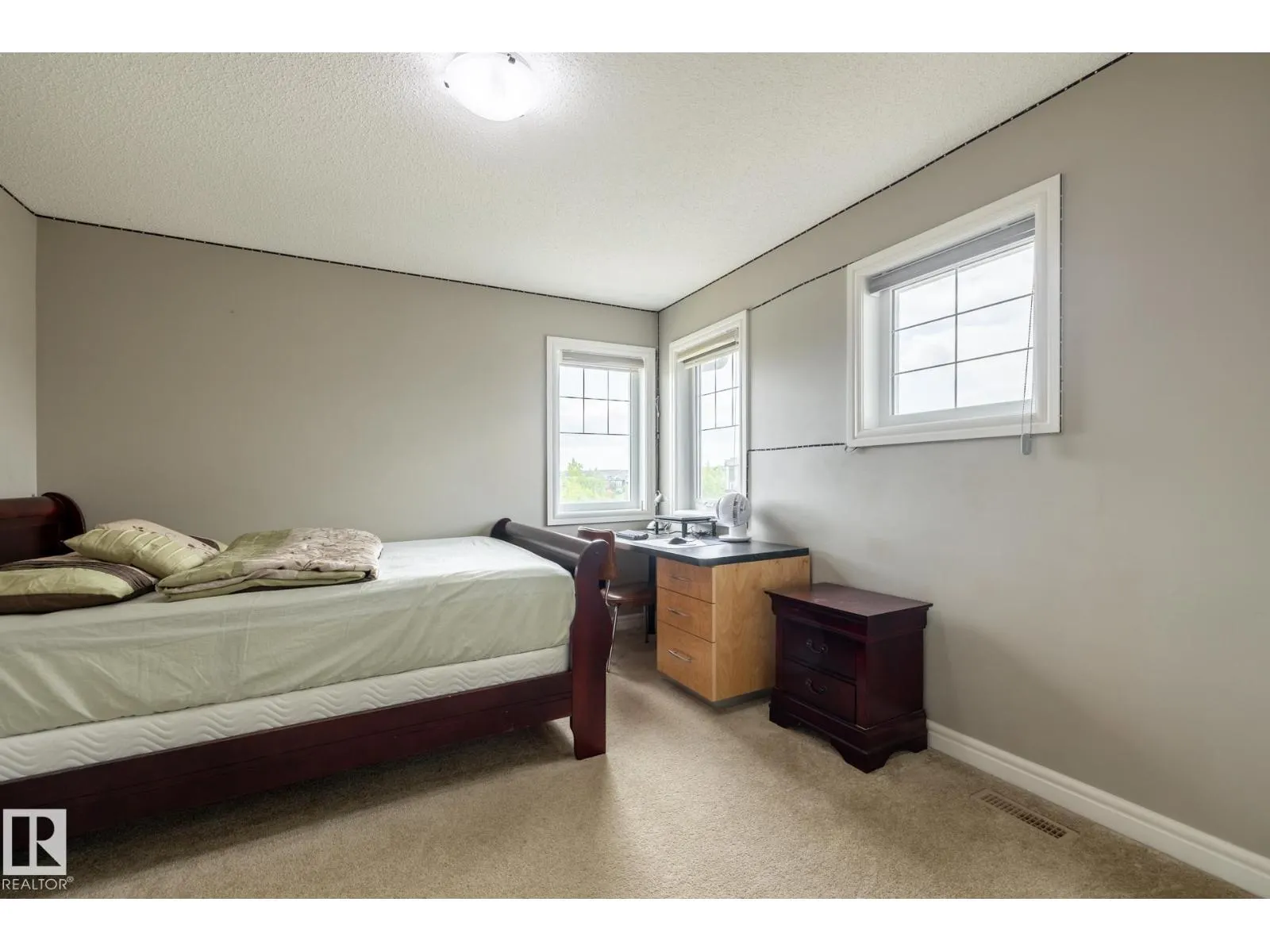 18003 77 ST NW