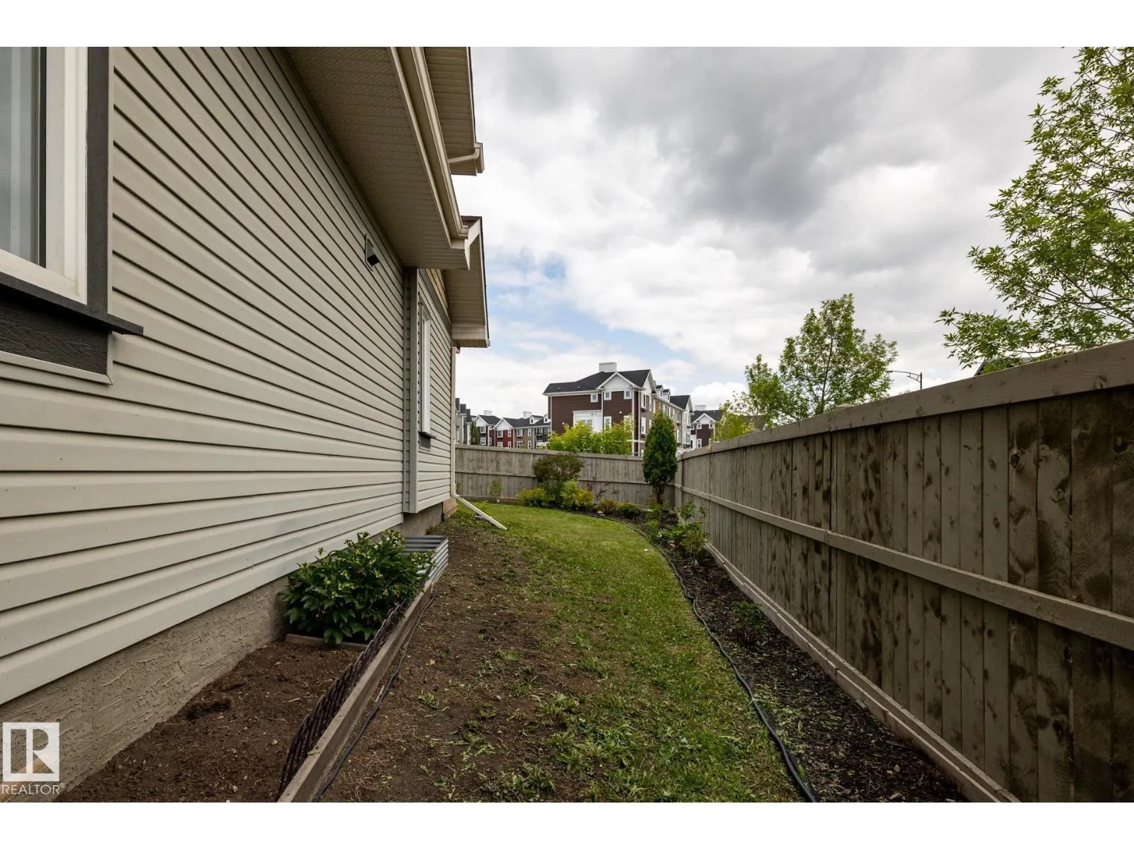 18003 77 ST NW