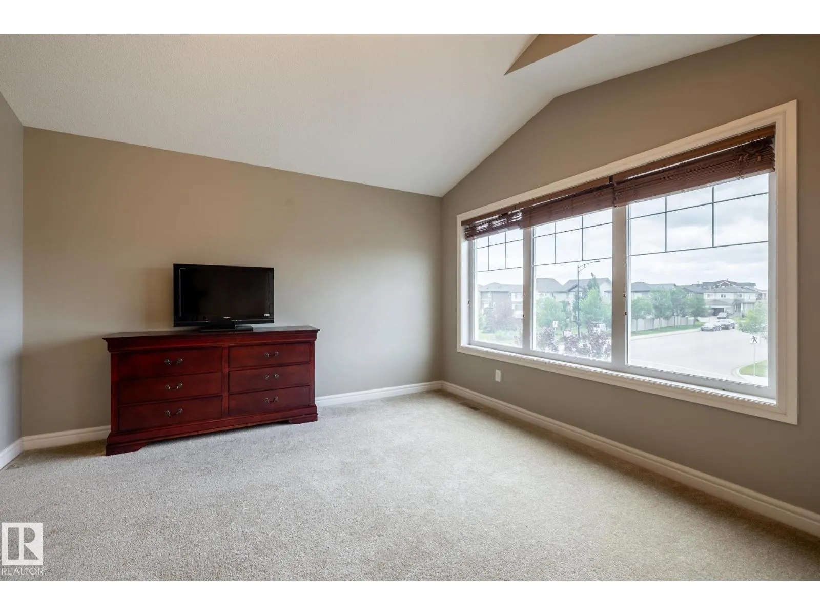 18003 77 ST NW