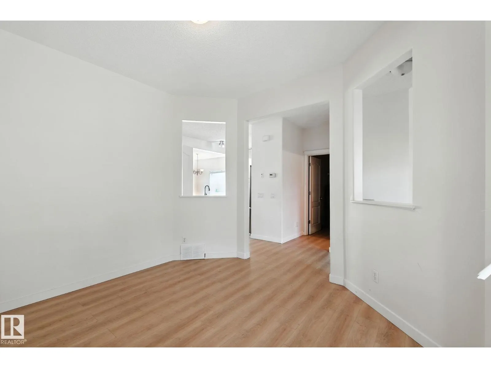 7836 7 AV SW