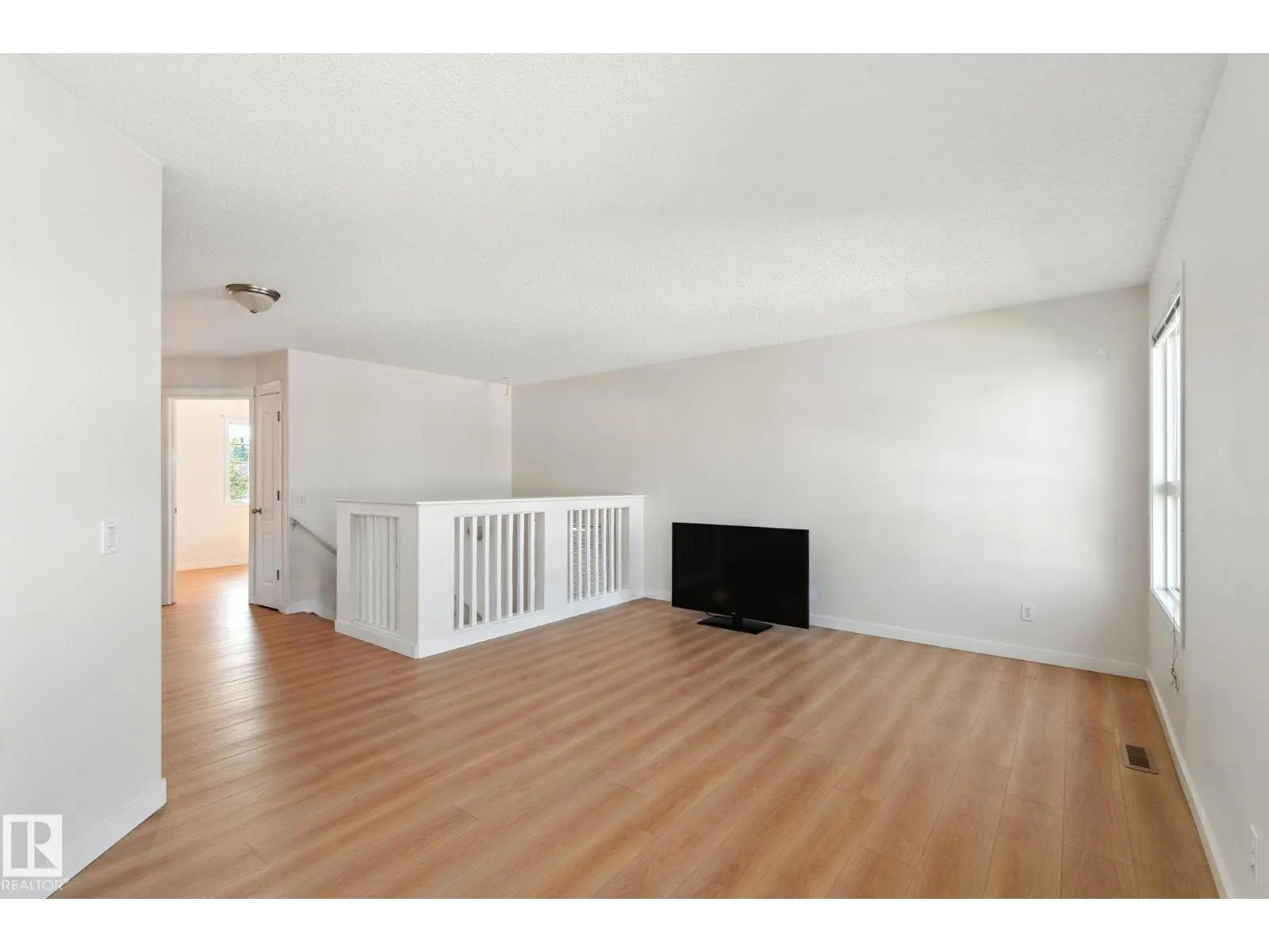 7836 7 AV SW