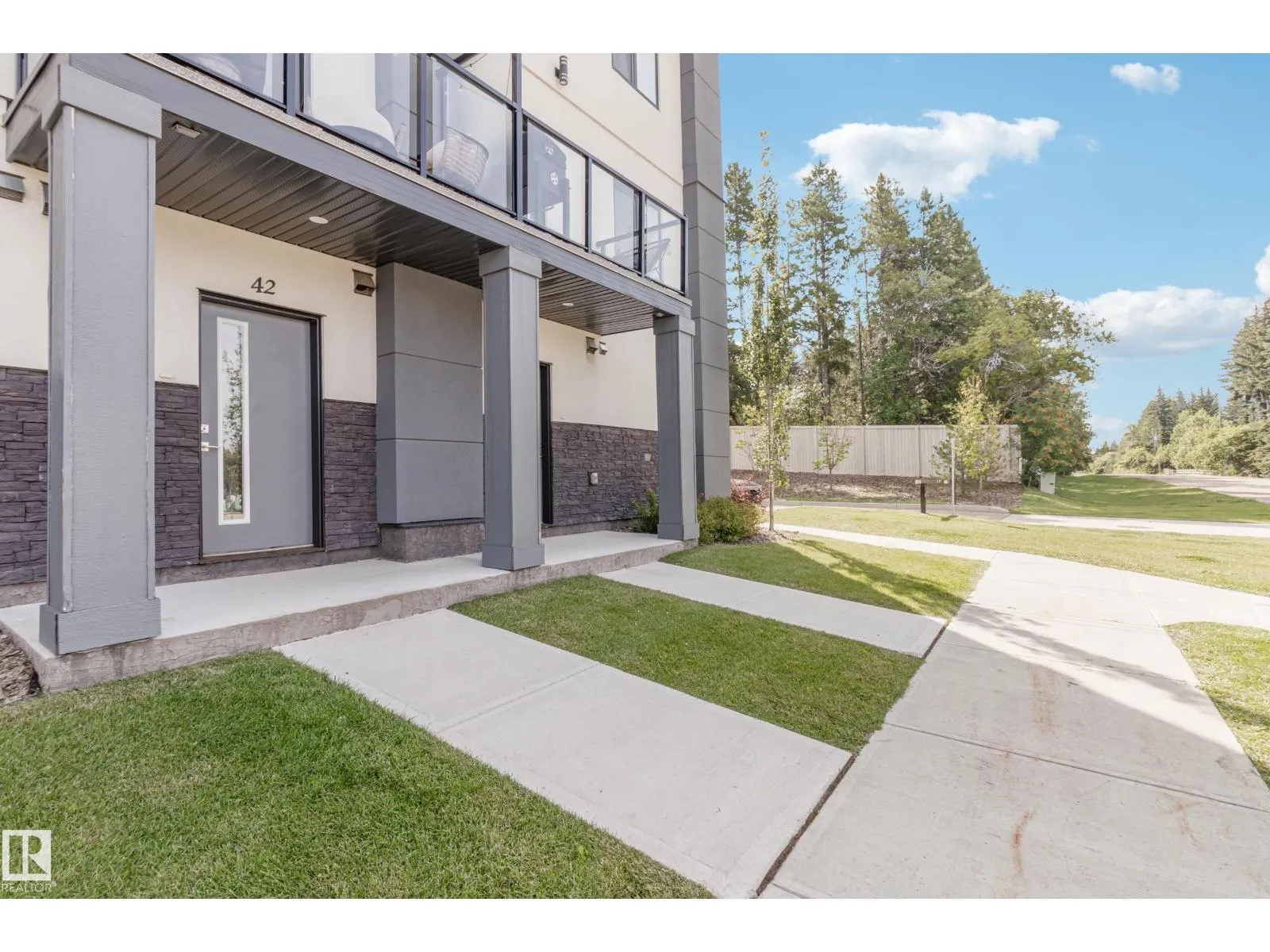 #42 10 SALISBURY WY