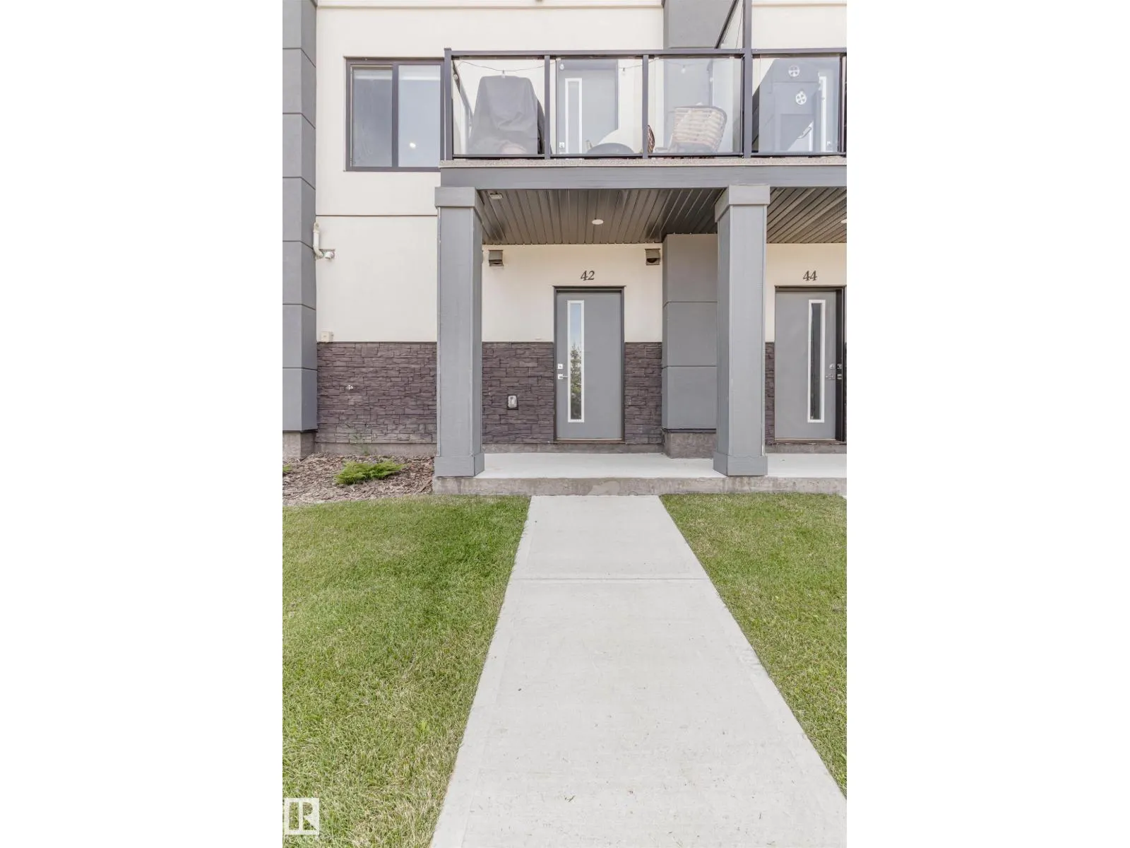 #42 10 SALISBURY WY