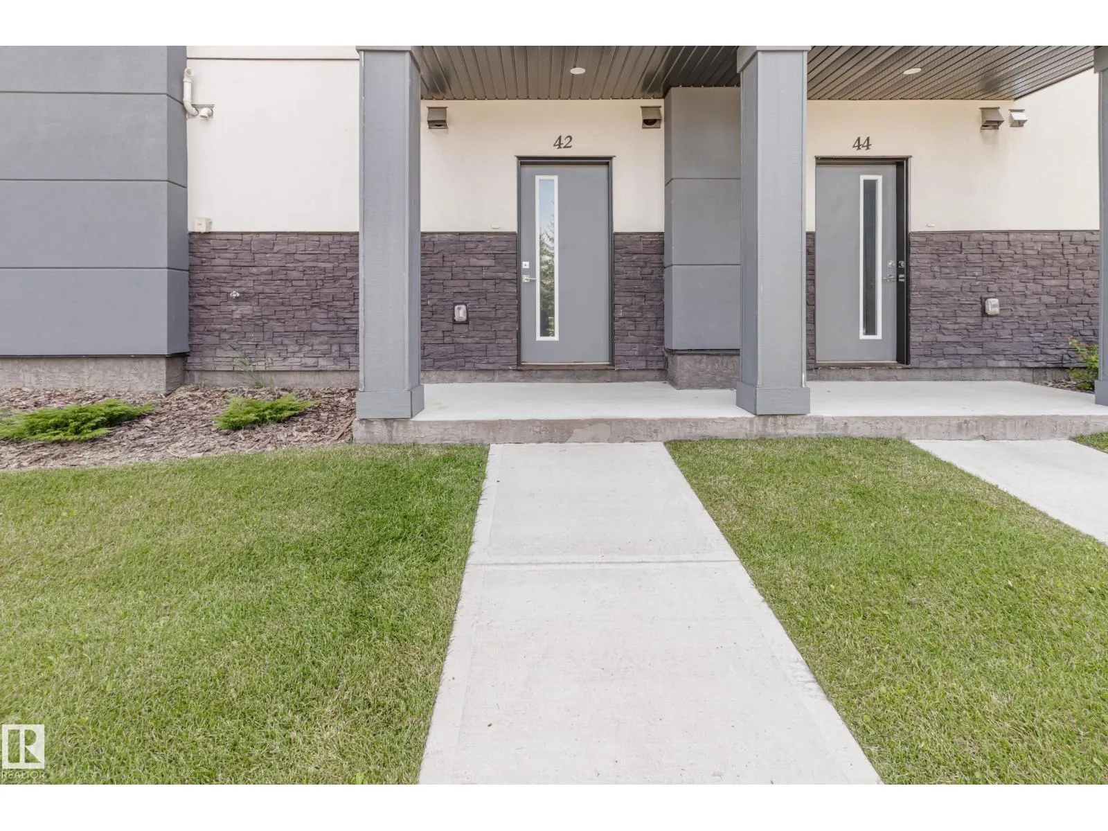 #42 10 SALISBURY WY