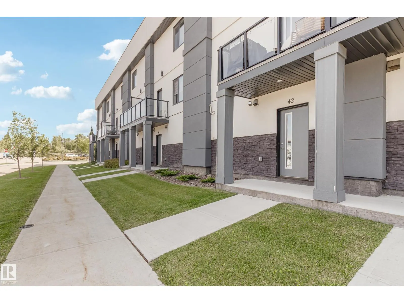 #42 10 SALISBURY WY