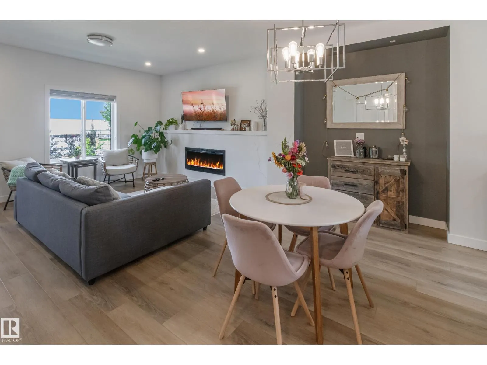 #42 10 SALISBURY WY