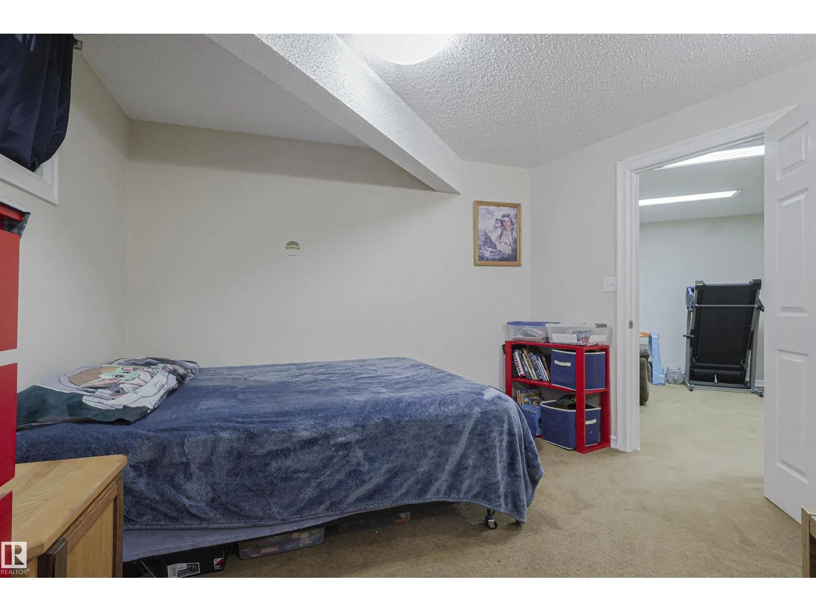 3242 23 ST NW
