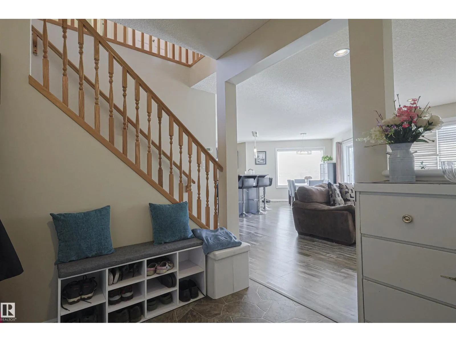 3242 23 ST NW
