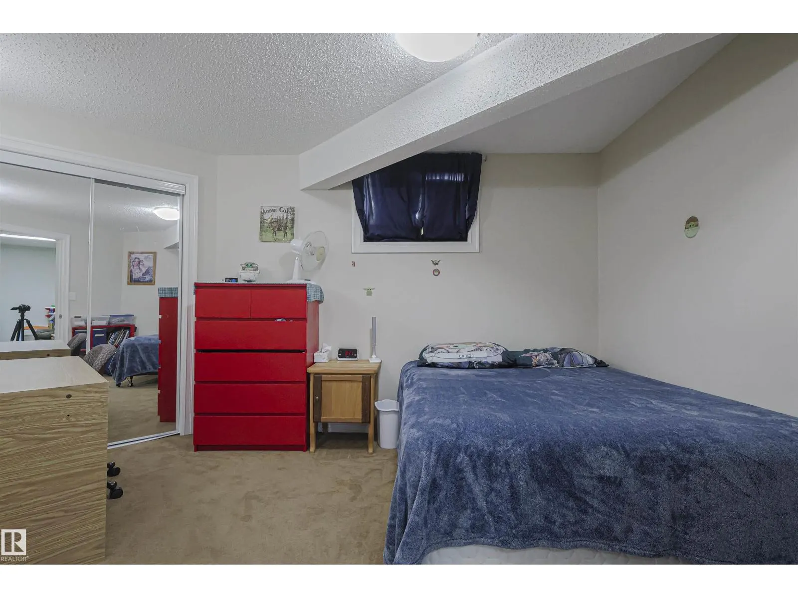 3242 23 ST NW