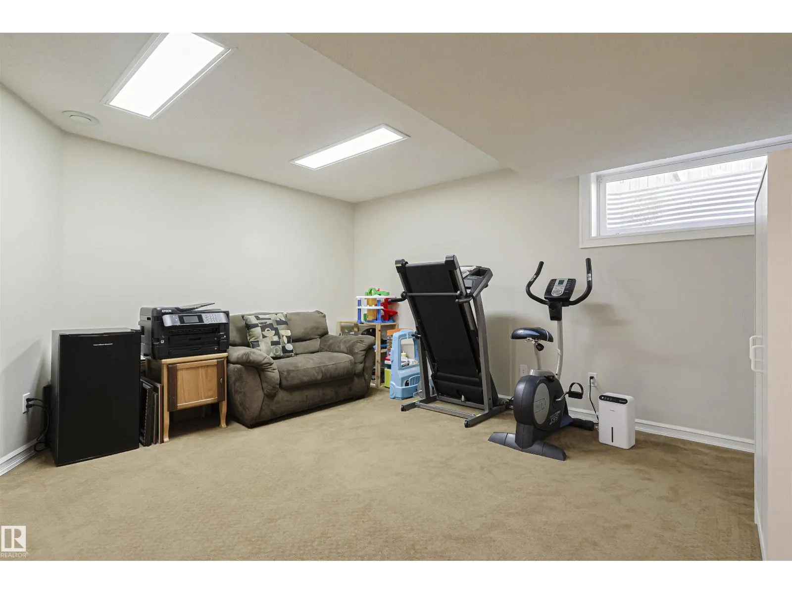 3242 23 ST NW