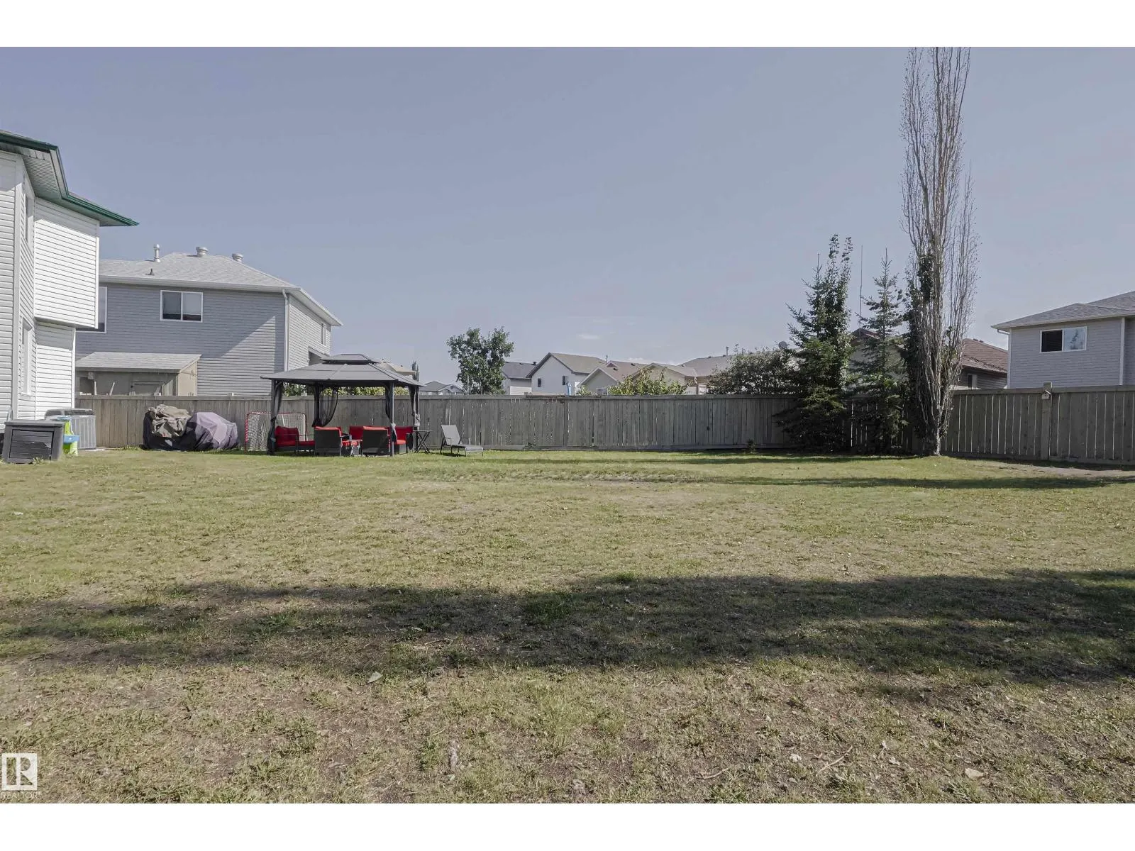 3242 23 ST NW