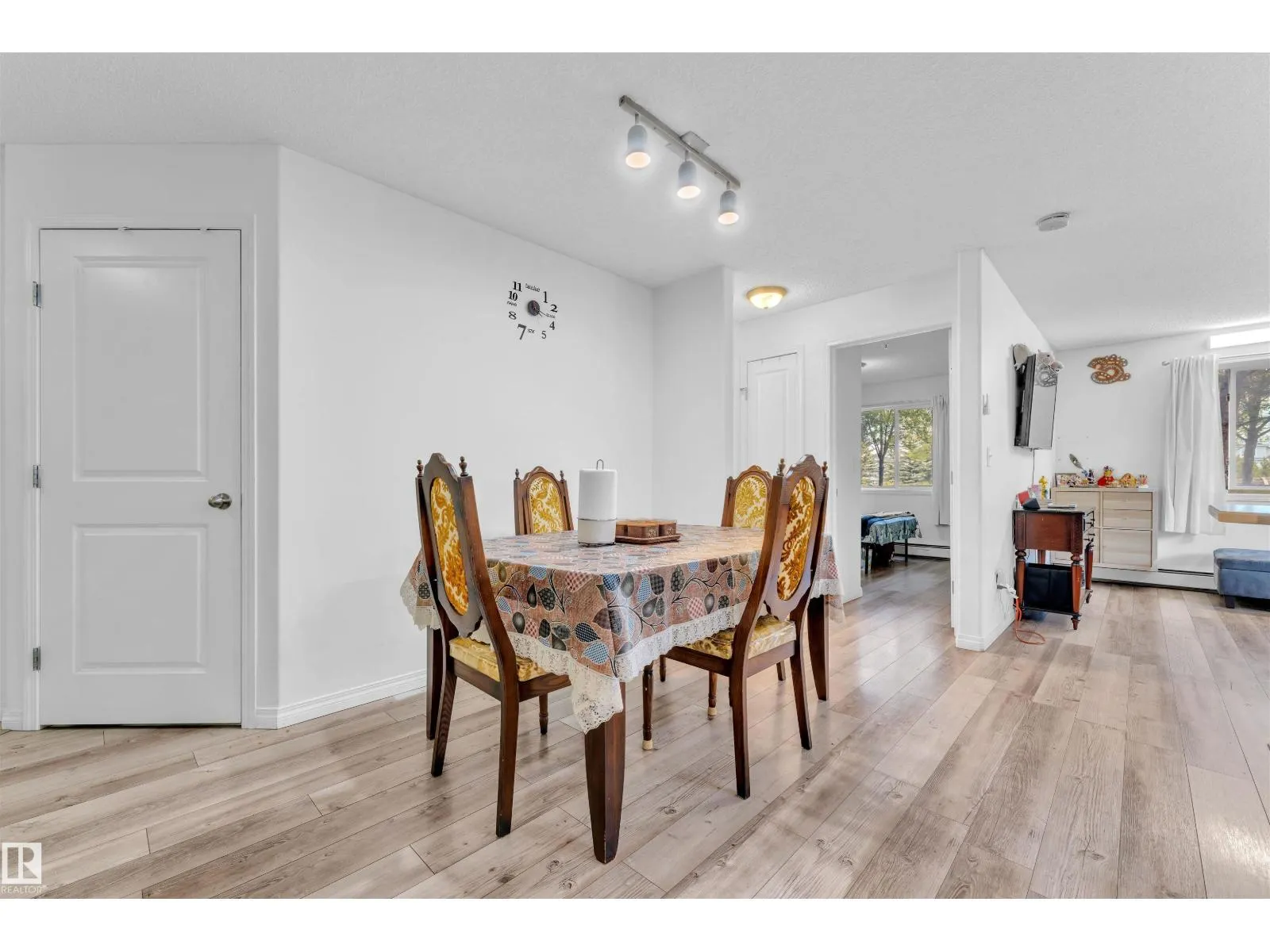 #122 245 EDWARDS DR SW