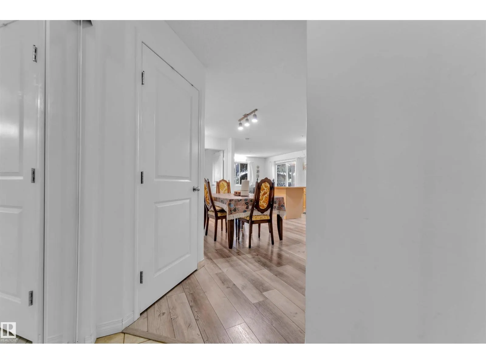 #122 245 EDWARDS DR SW