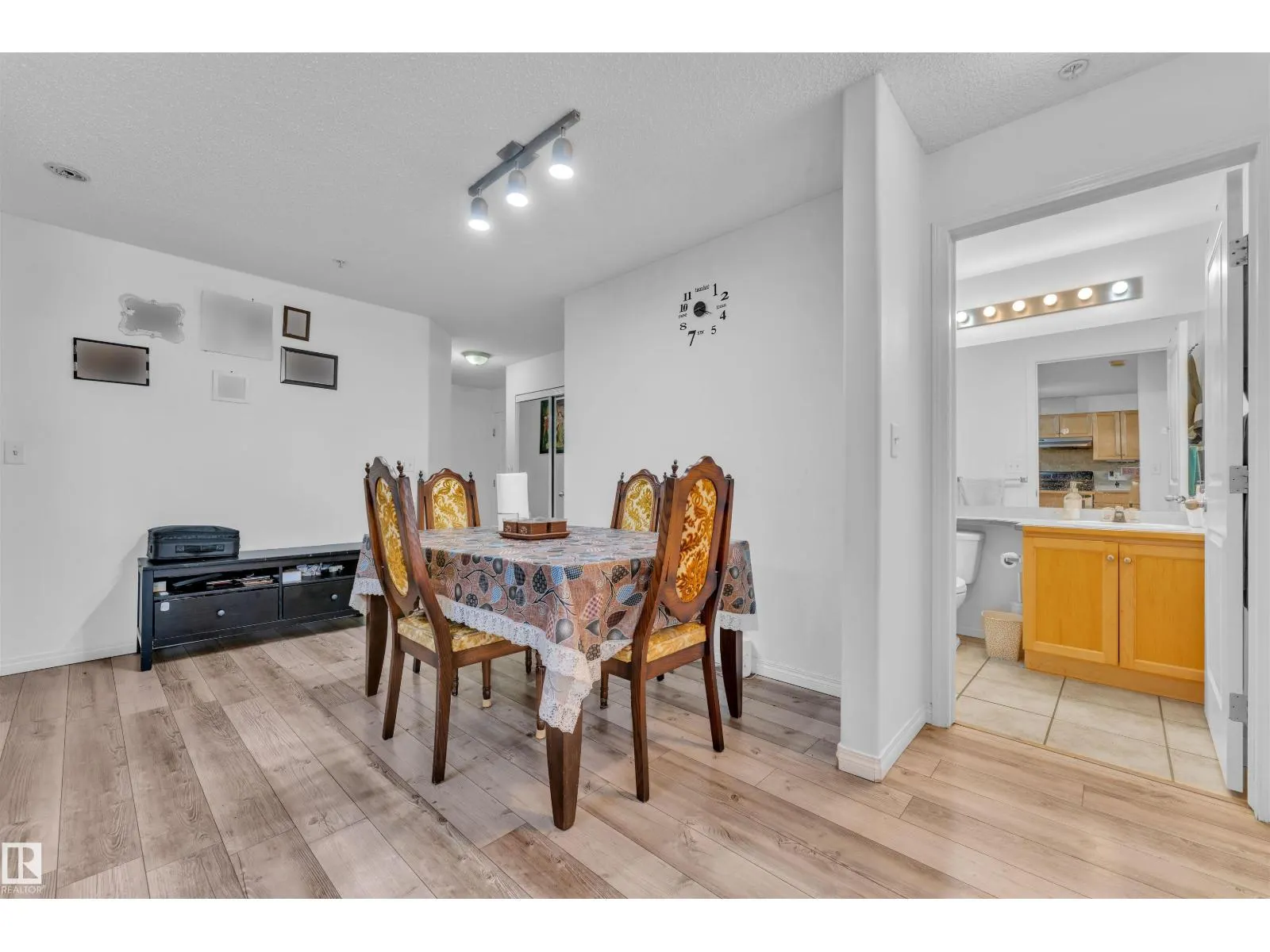 #122 245 EDWARDS DR SW