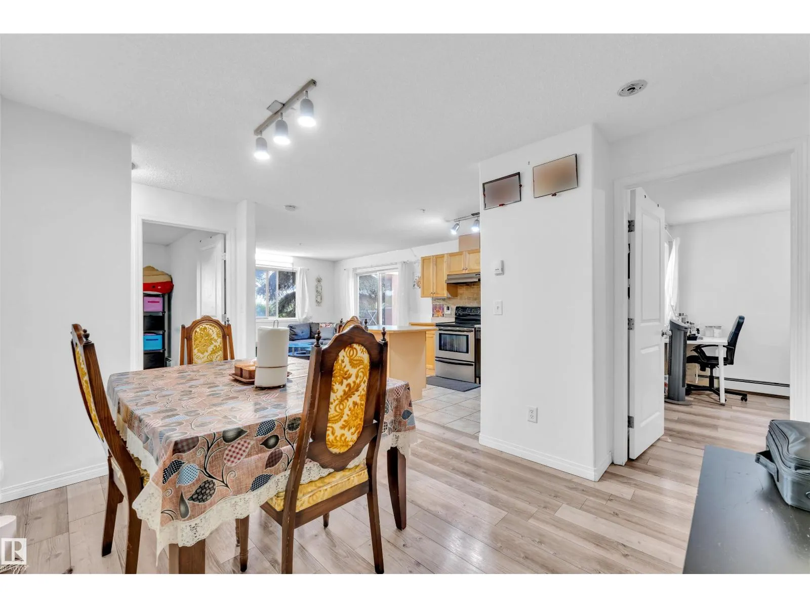 #122 245 EDWARDS DR SW