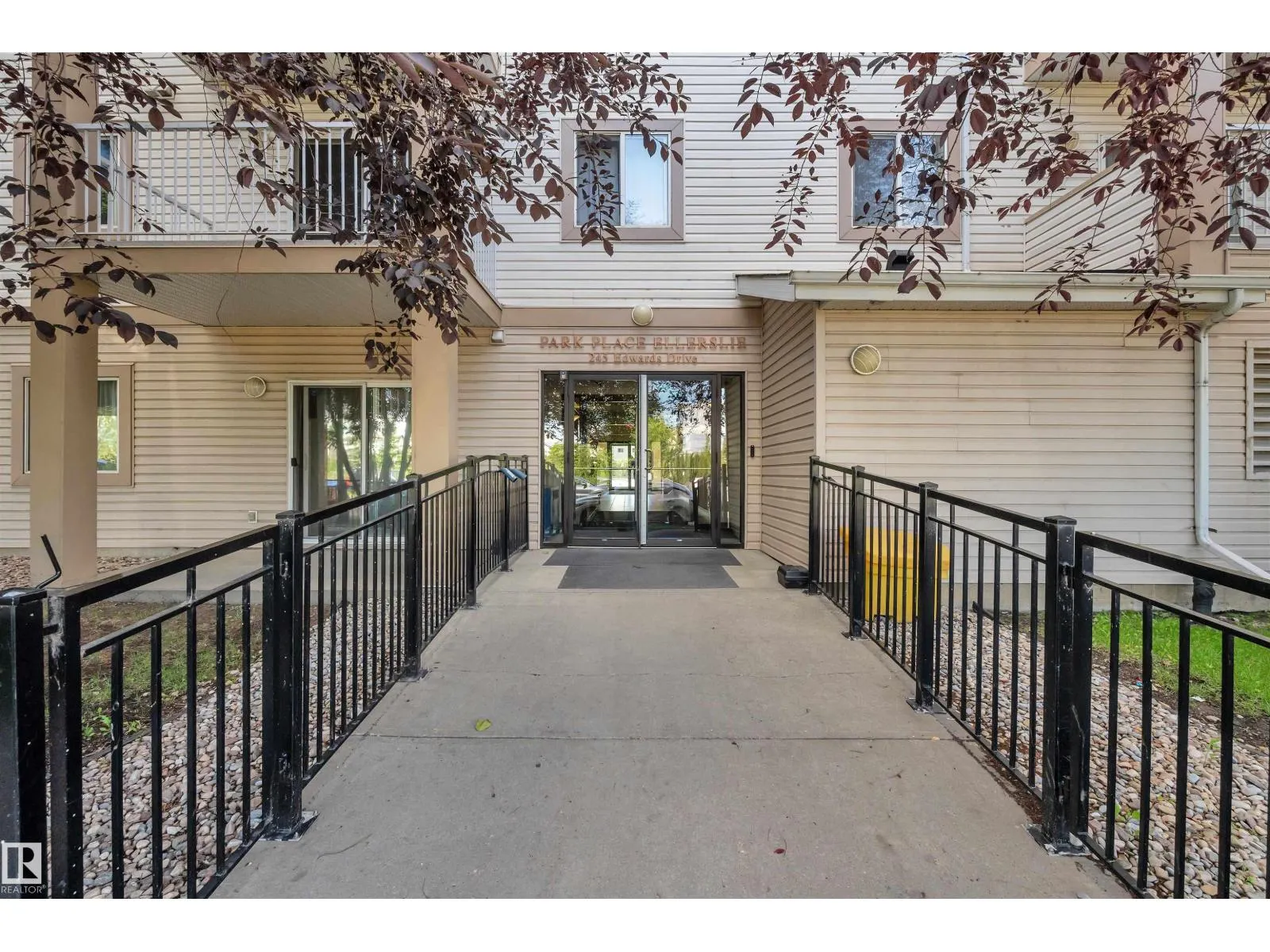 #122 245 EDWARDS DR SW