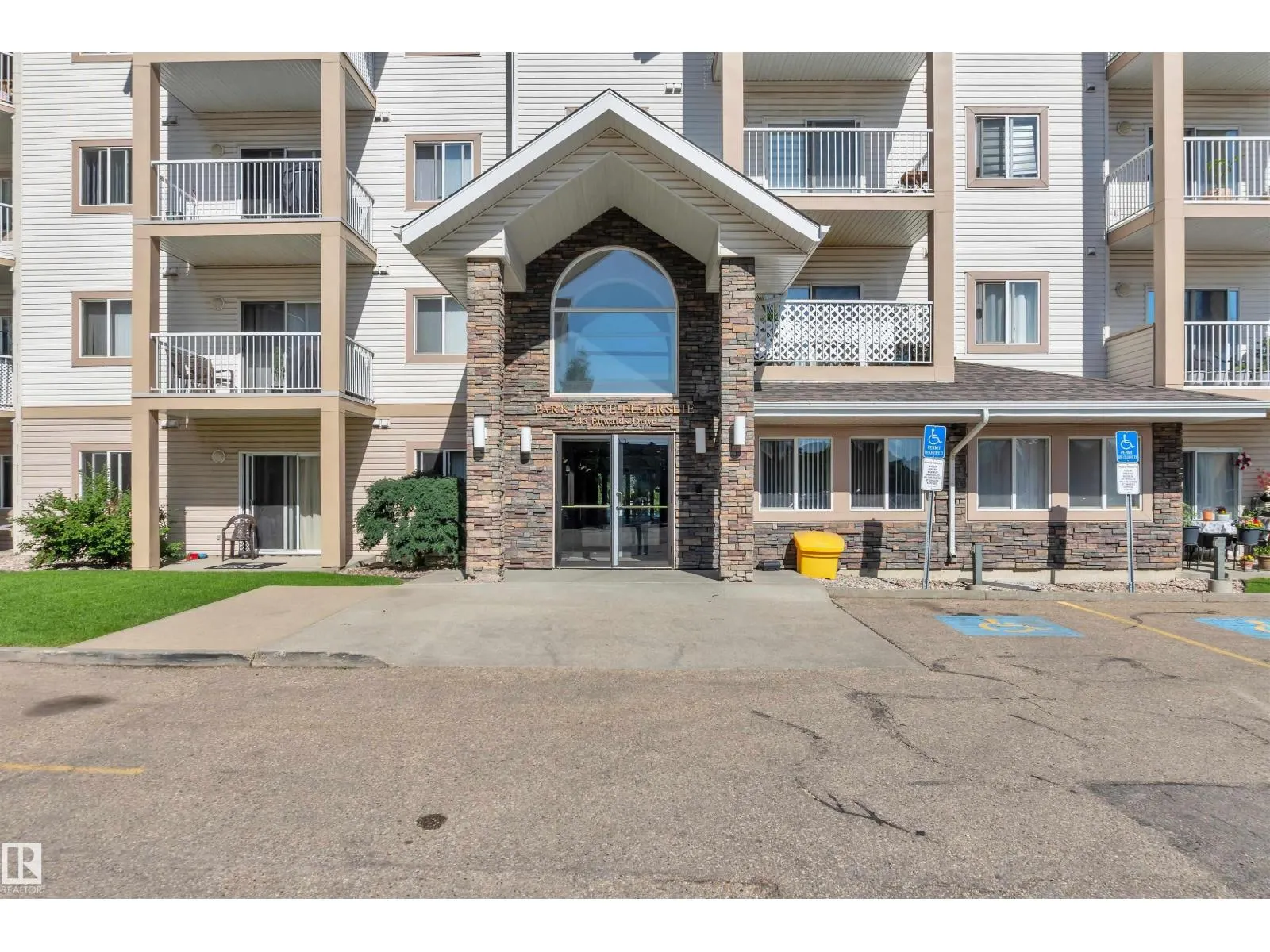 #122 245 EDWARDS DR SW