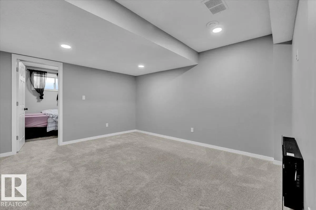 9463 209 ST NW