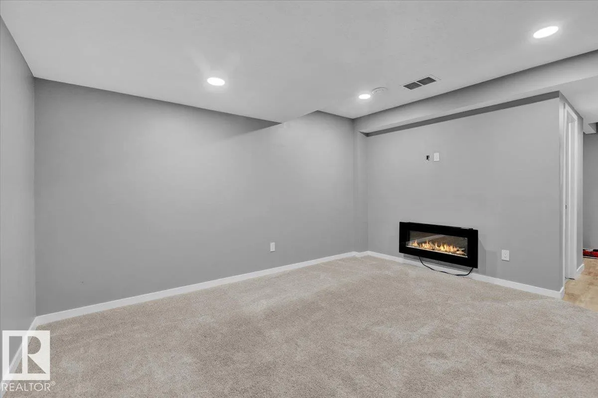 9463 209 ST NW