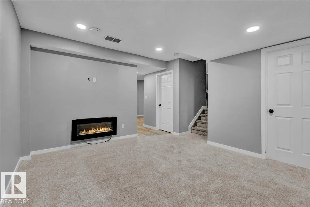 9463 209 ST NW