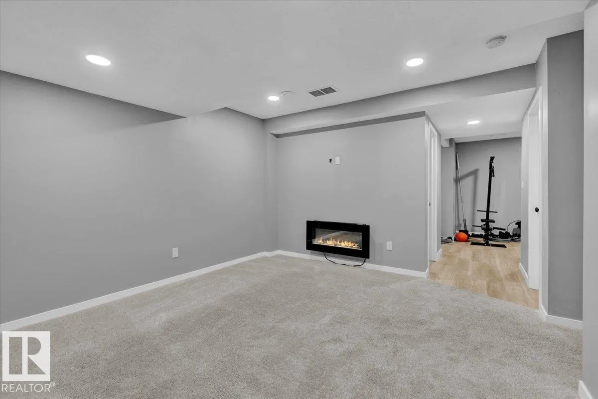 9463 209 ST NW