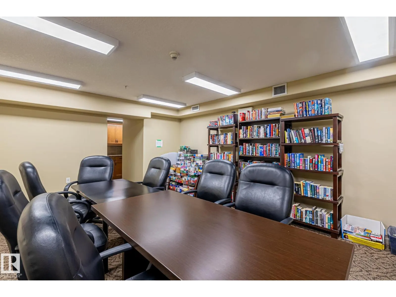 #230 45 INGLEWOOD DR