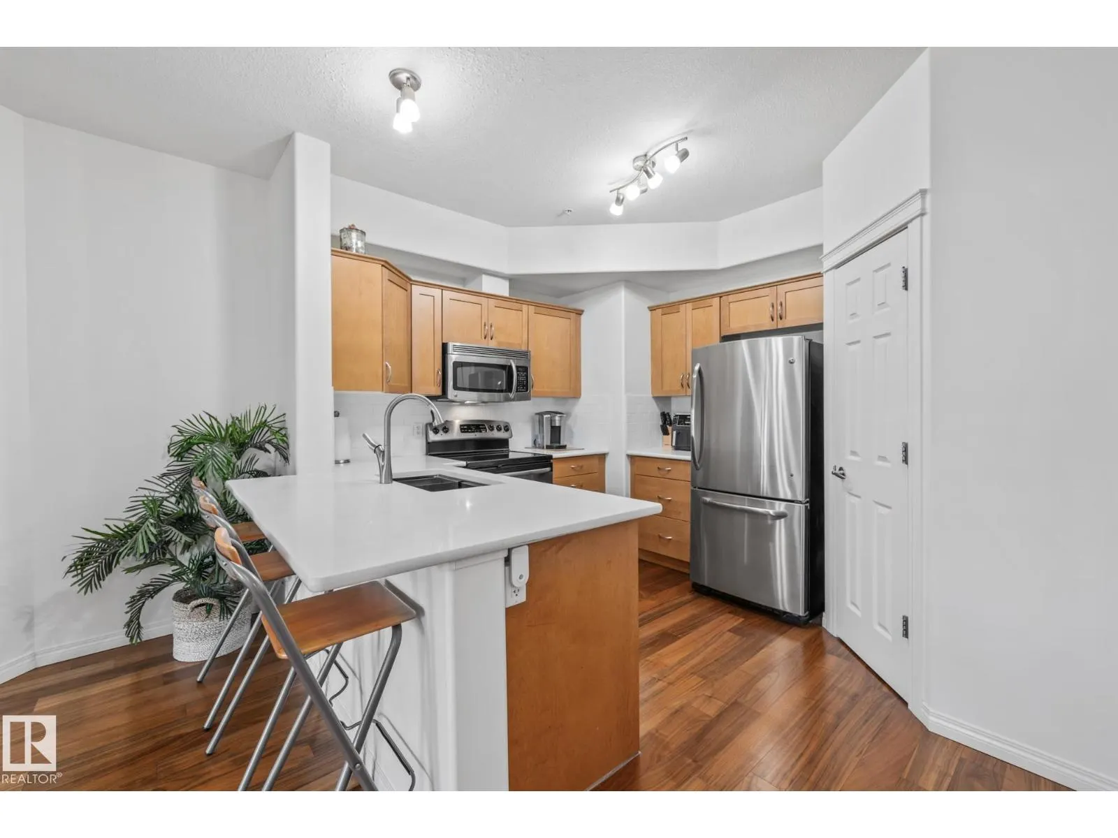 #230 45 INGLEWOOD DR