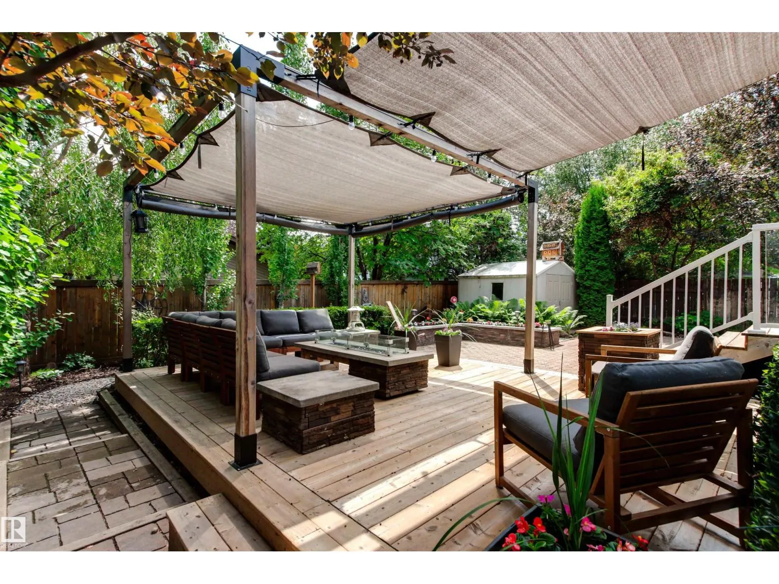 1 LOVATT PL