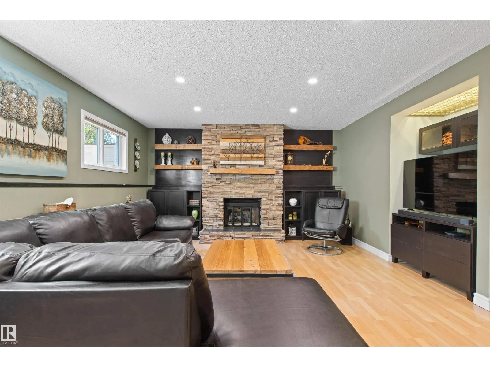 1 LOVATT PL