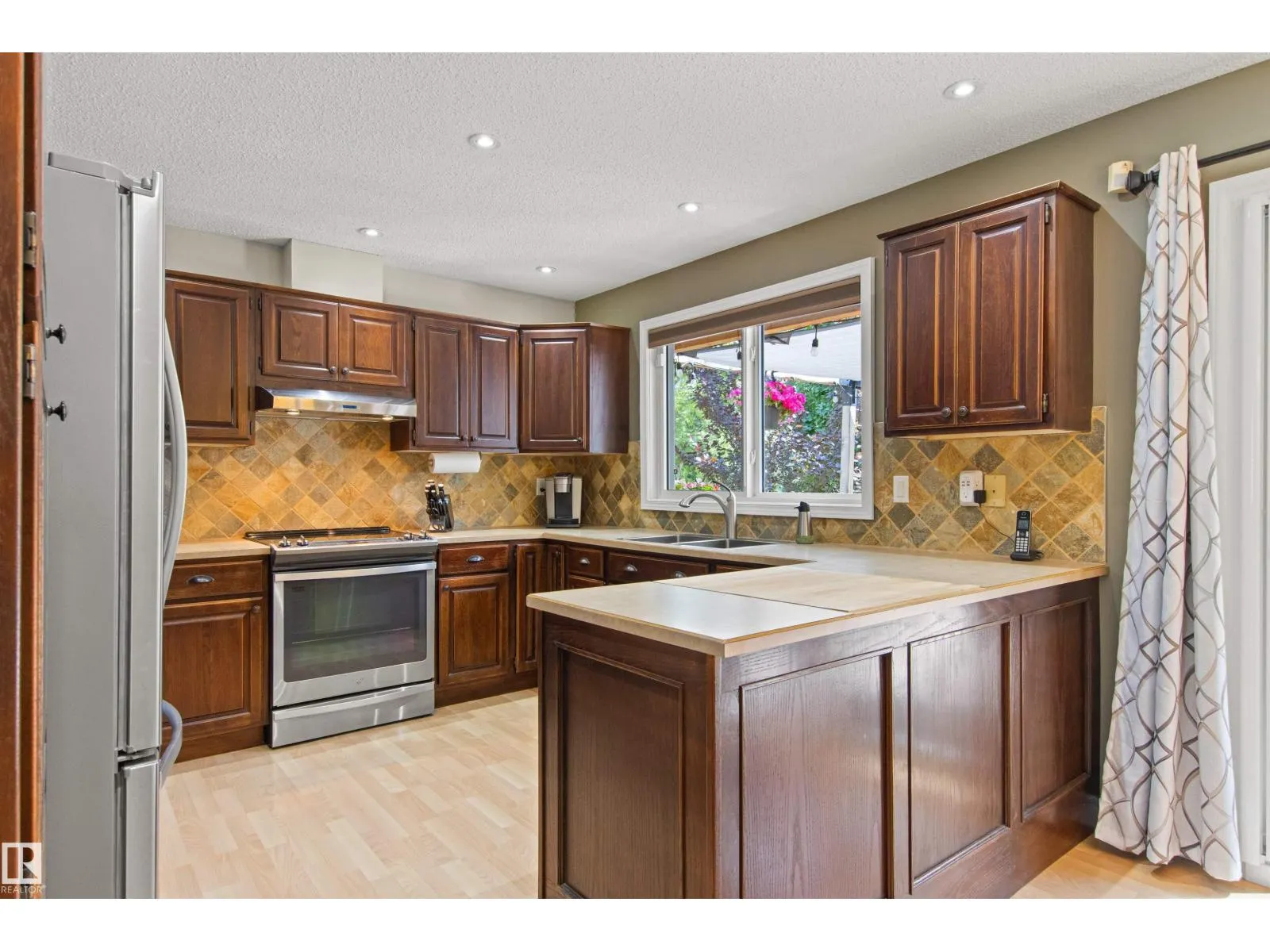 1 LOVATT PL