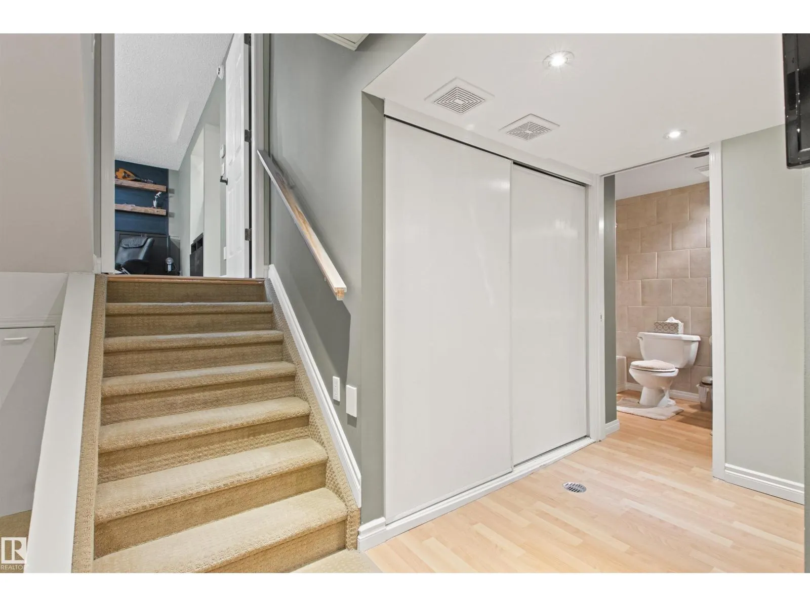 1 LOVATT PL