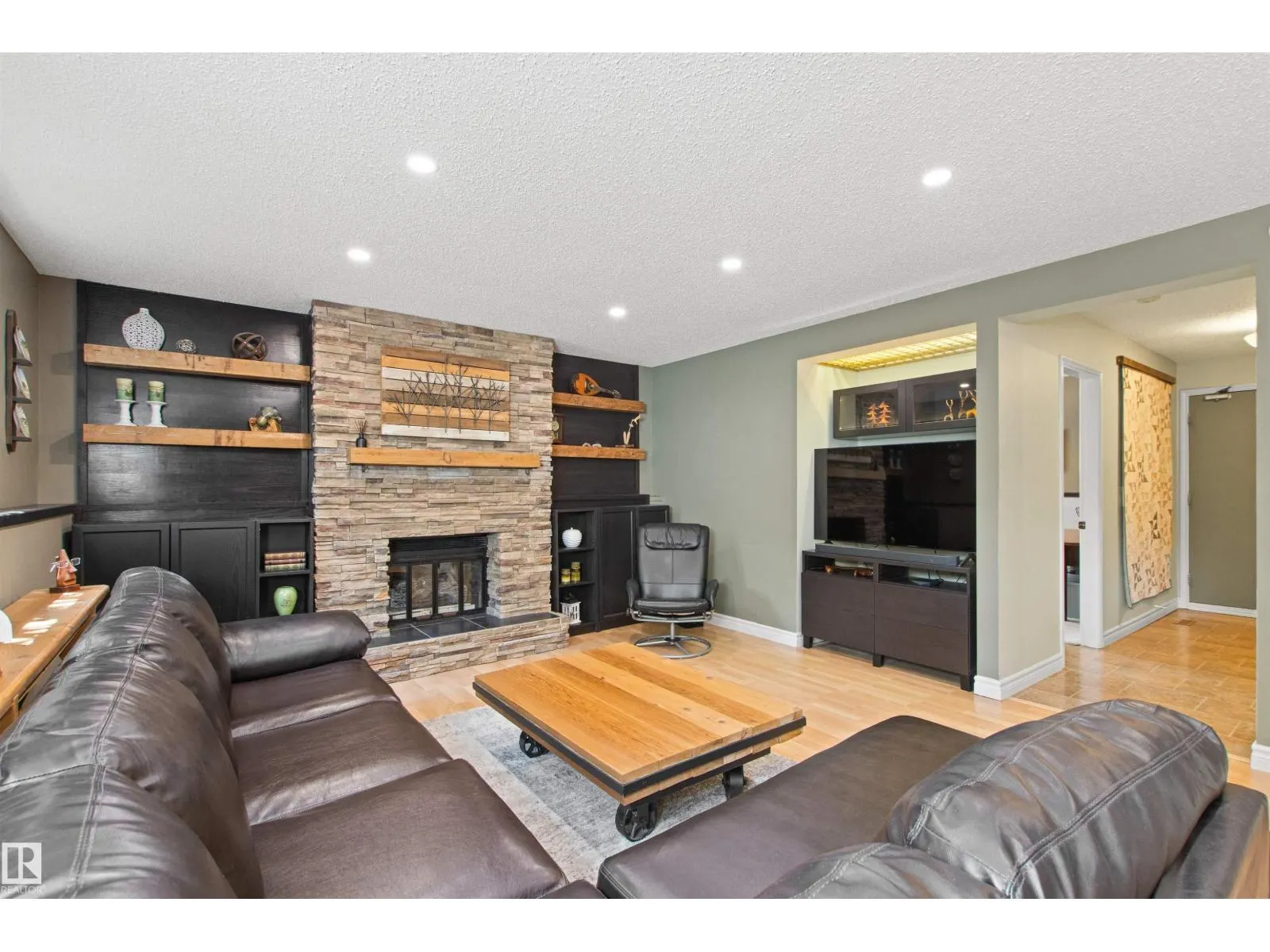 1 LOVATT PL