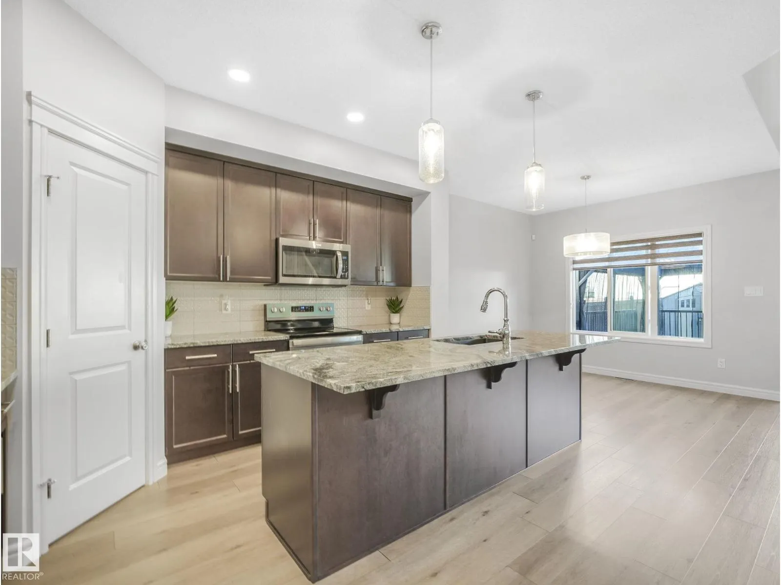 9919 223 ST NW