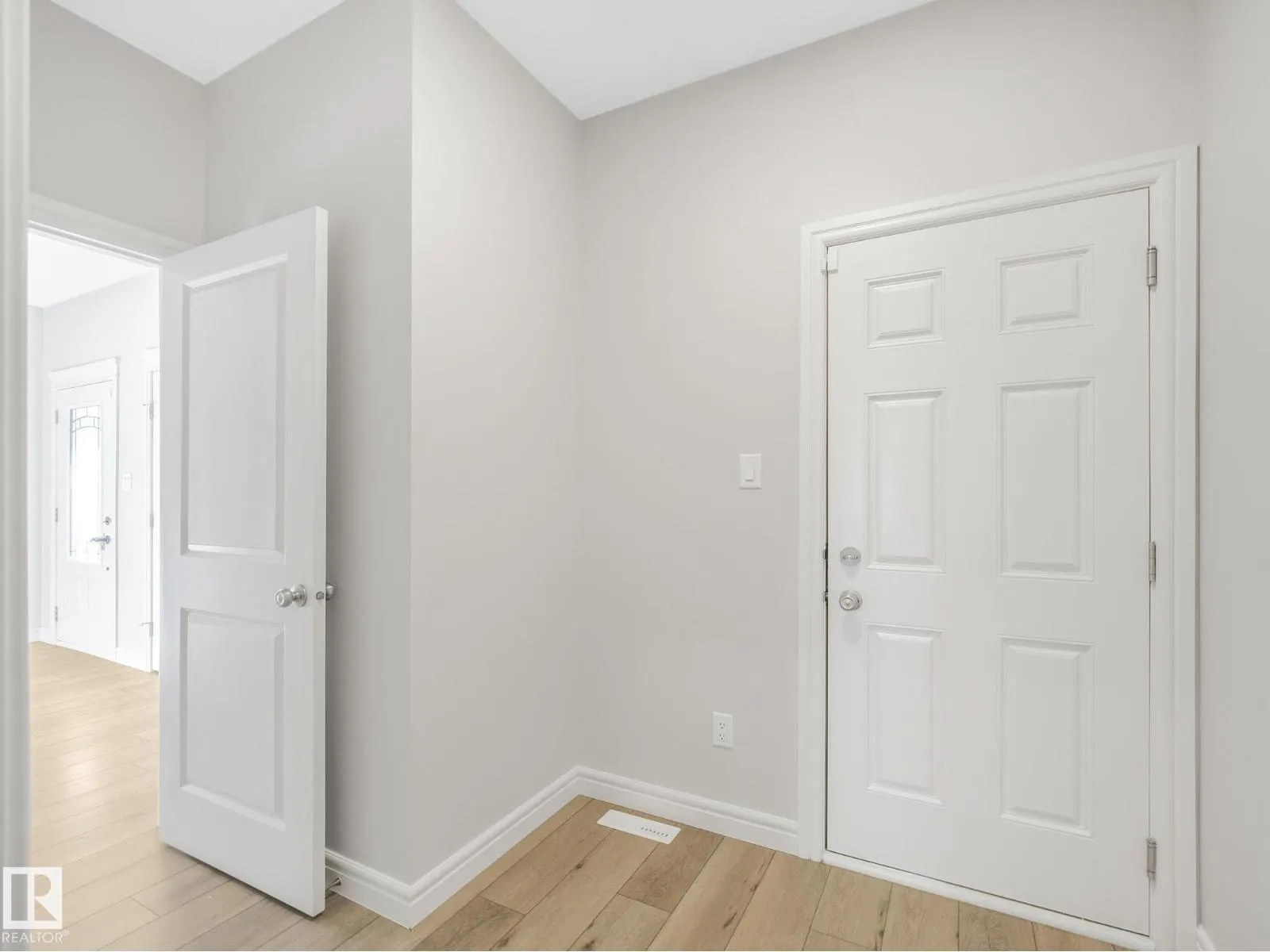 9919 223 ST NW