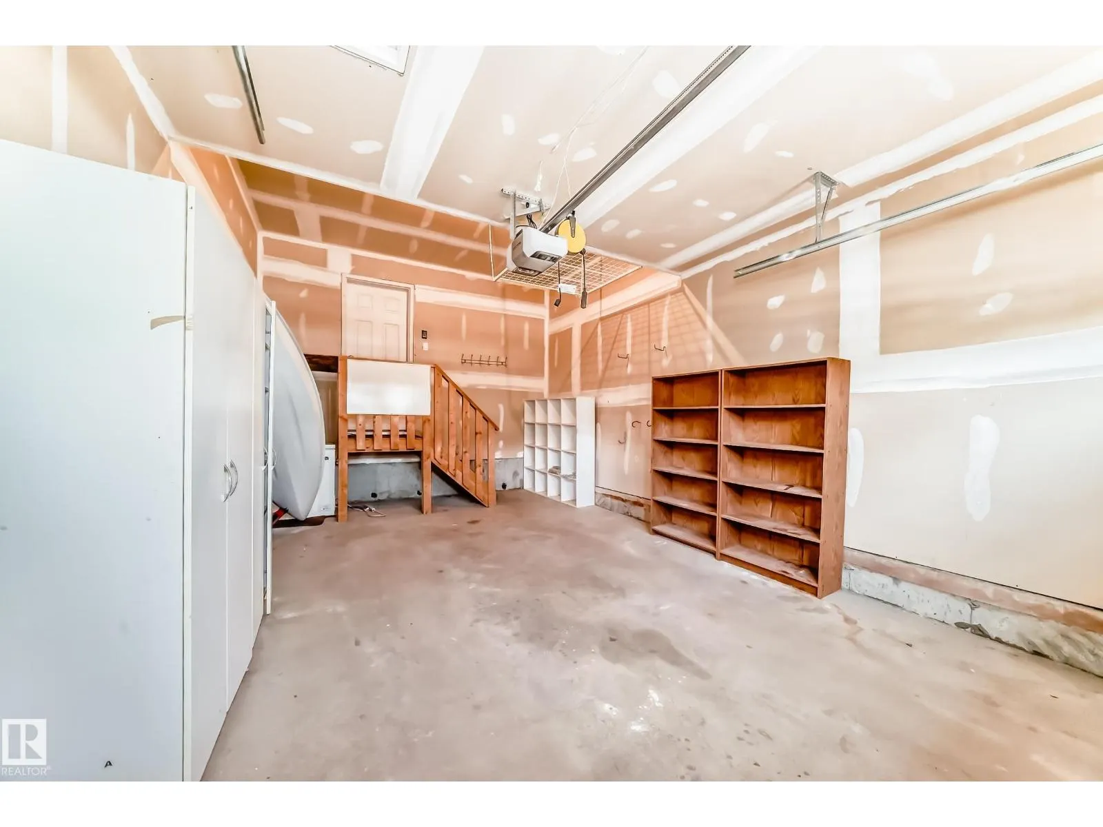 20 Dickens ST