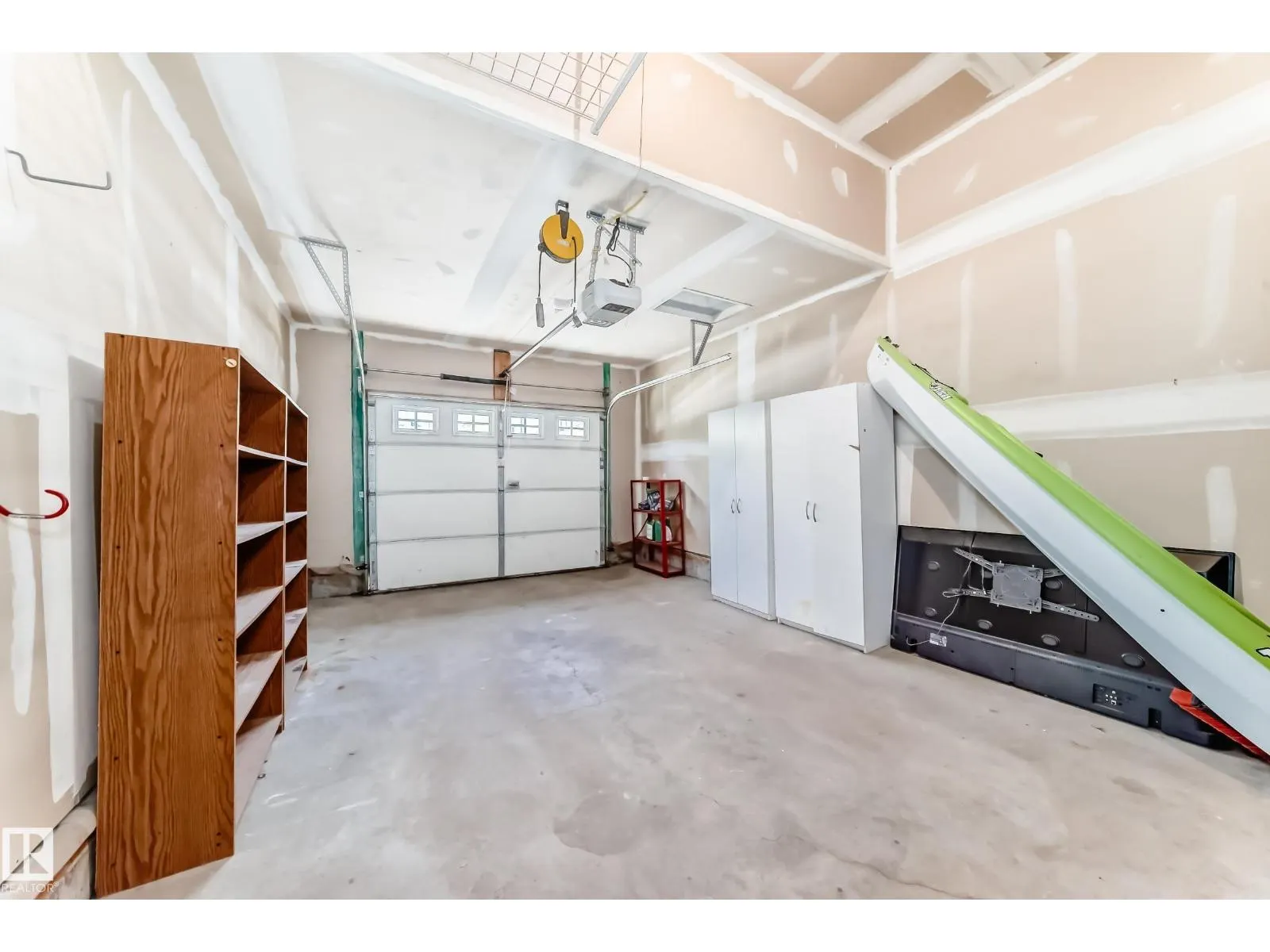 20 Dickens ST
