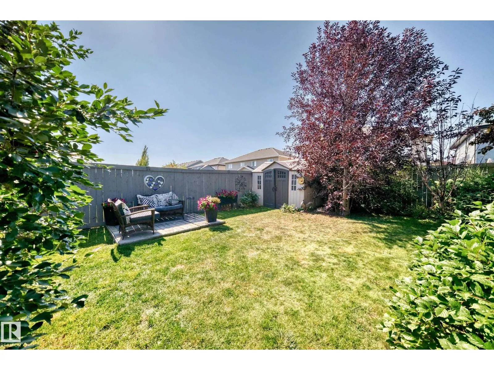 20 Dickens ST