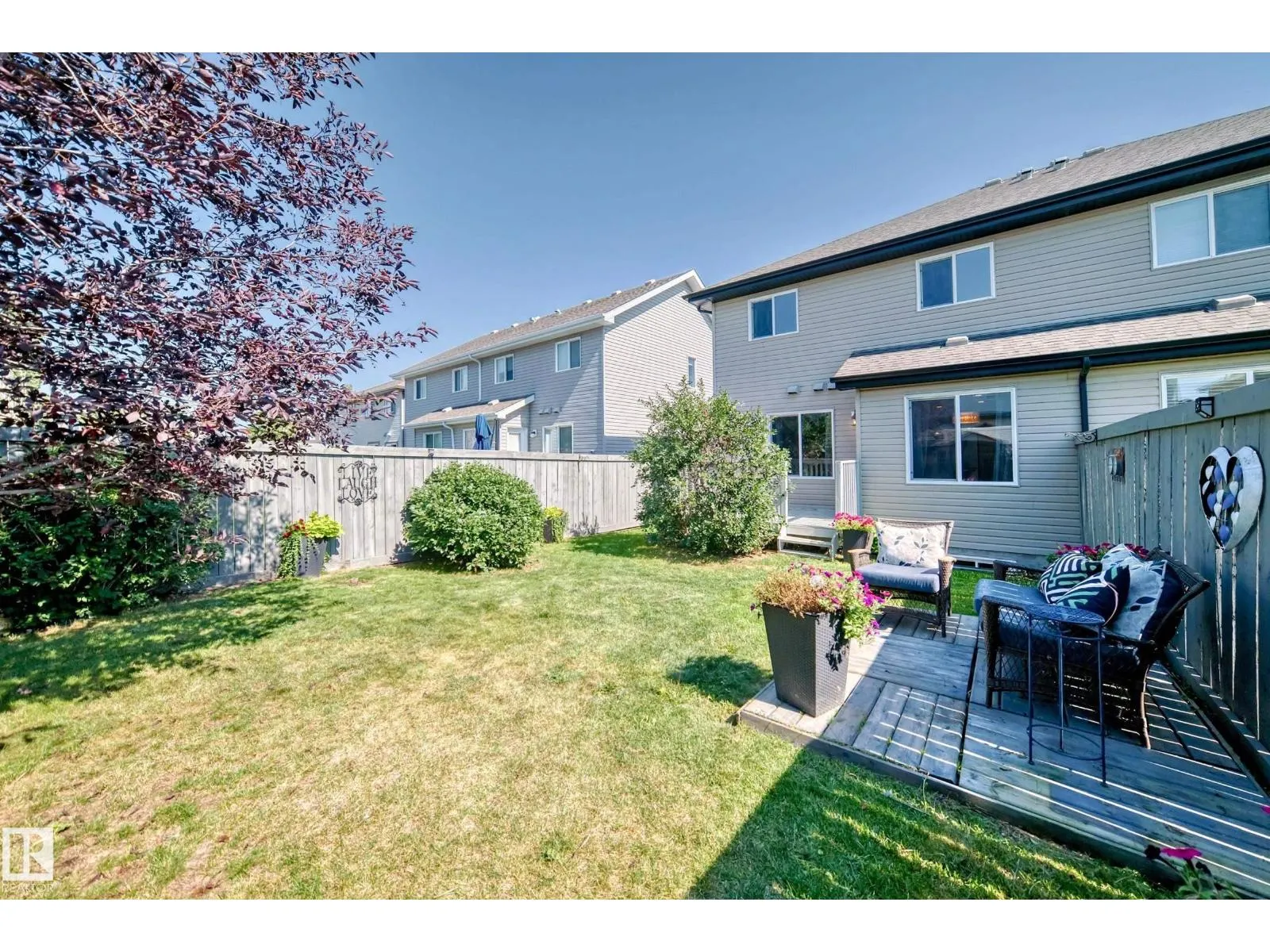 20 Dickens ST