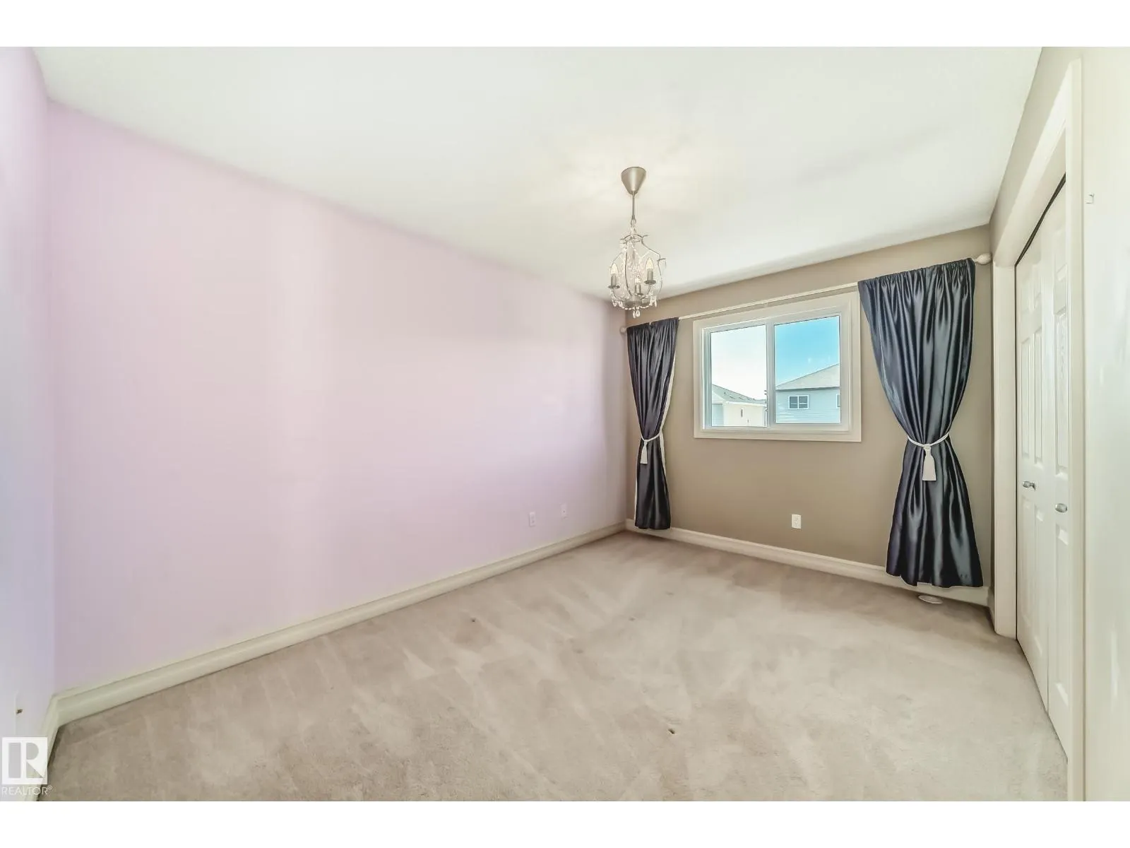 20 Dickens ST