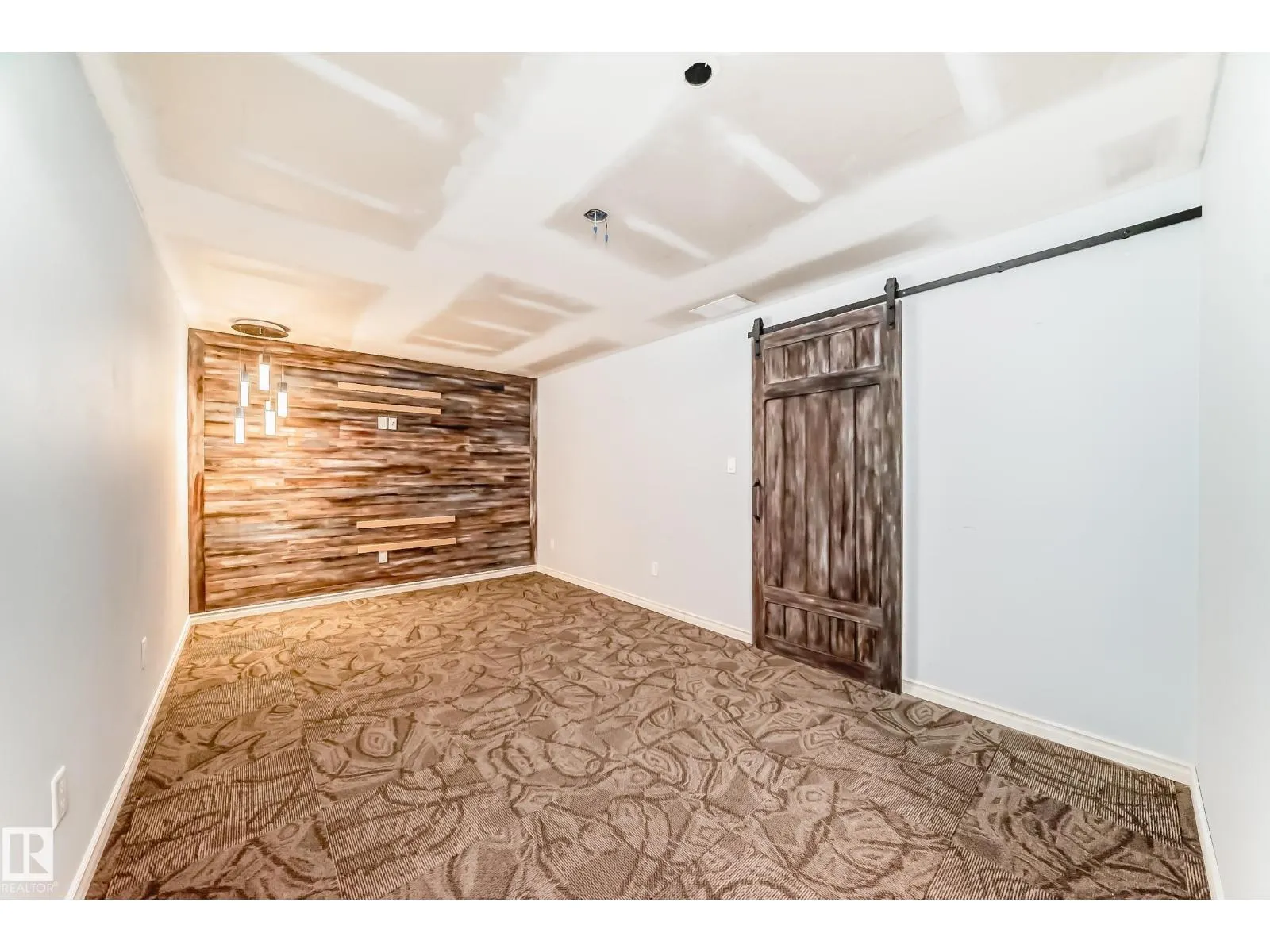 20 Dickens ST